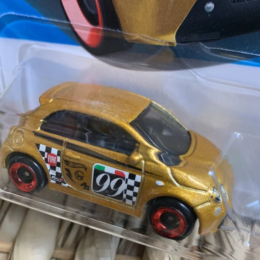 Gold Fiat 500e HW EV Golden Car Hot Wheels Hotwheels Electric Vehicle New 2025